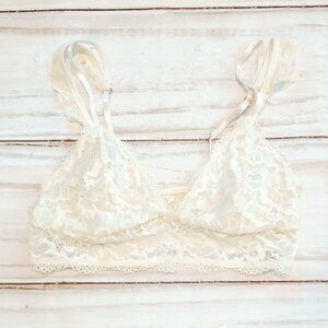 Womens Gorgeous Off White Double Shoulder Strap Pull Over Lace Bralette 🌼🍃🌷